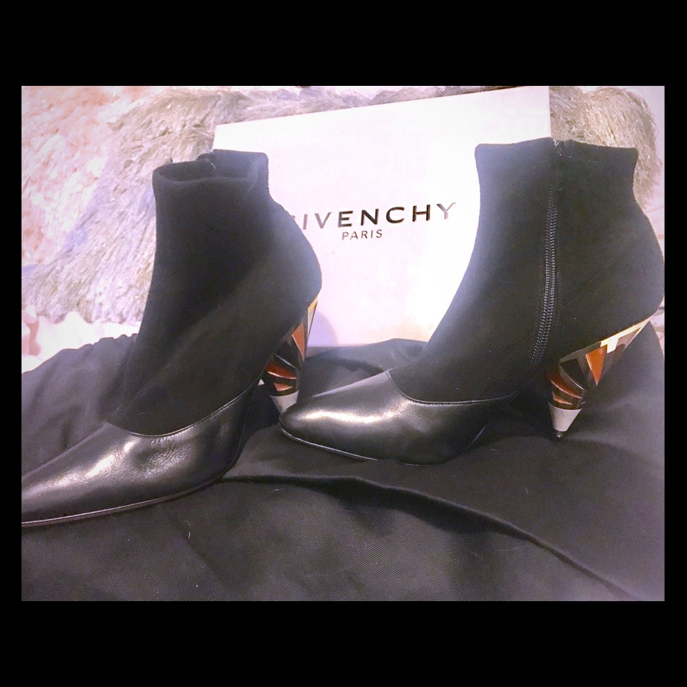 Givenchy pumps with cone heel!